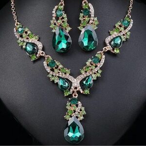 Elegant Green and Gold Jewelry Set